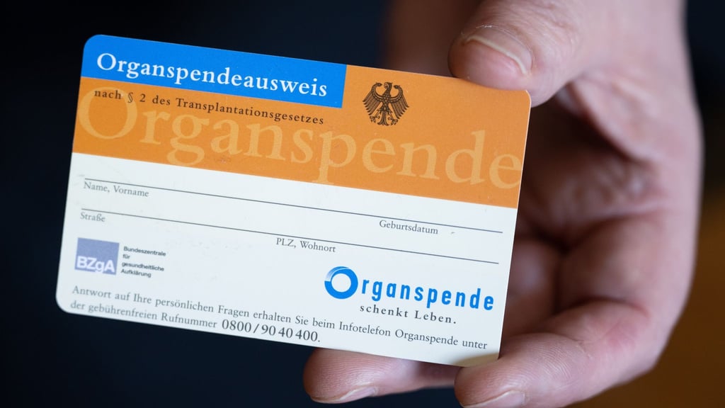 Im Osten Deutschlands sind die Spenderzahlen bei Organspenden besonders hoch. (Archivbild)