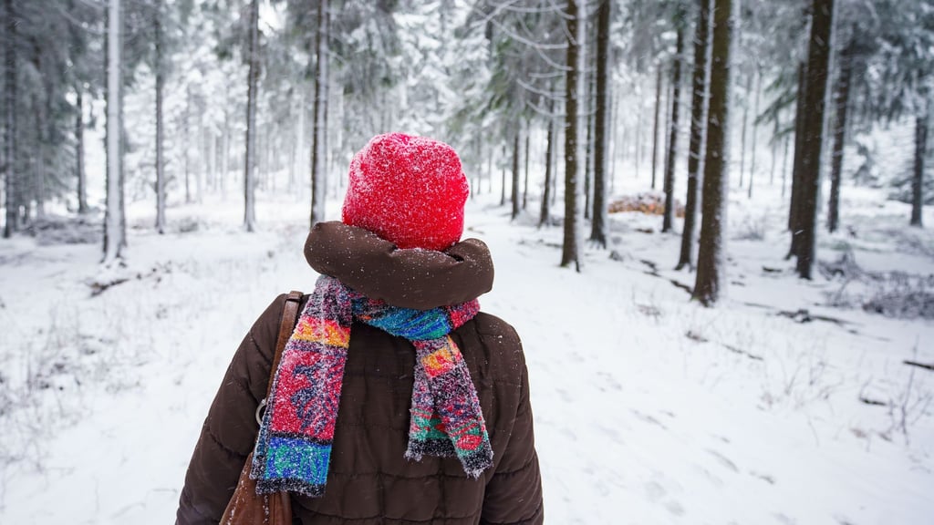 Beheizbare Kleidung - was sich an kalten Tagen kuschelig anhört, kann für die Umwelt schädlich sein.