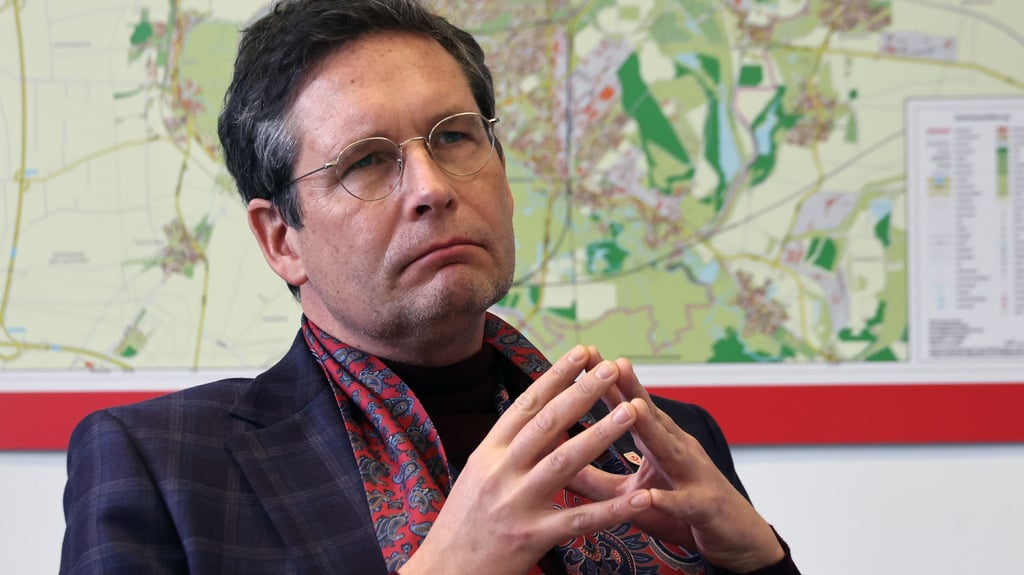 Halles Oberbürgermeister Alexander Vogt (parteilos) greift bei seinem Personal hart durch.