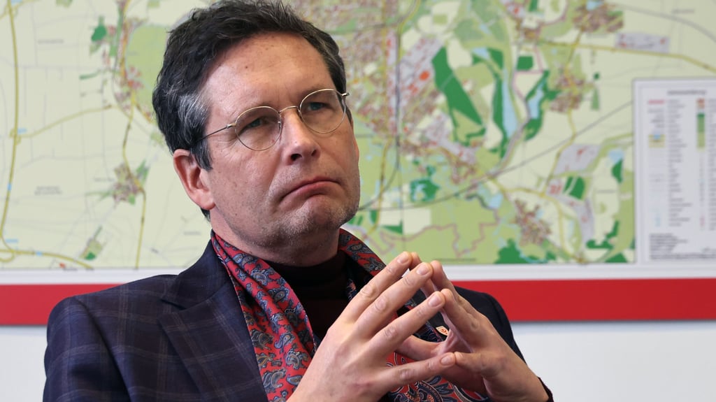 Halles Oberbürgermeister Alexander Vogt (parteilos) greift bei seinem Personal hart durch.