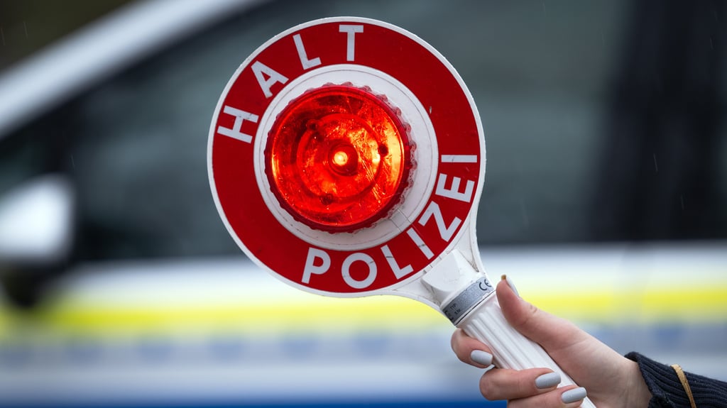 Bei einer Verkehrskontrolle in Weißenfels ist ein per Haftbefehl gesuchter Mann erwischt worden (Symbolfoto).