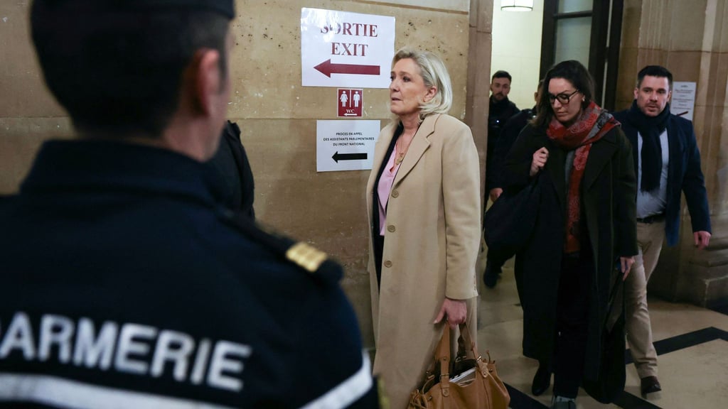 Le Pen weist die Vorwürfe zurück.