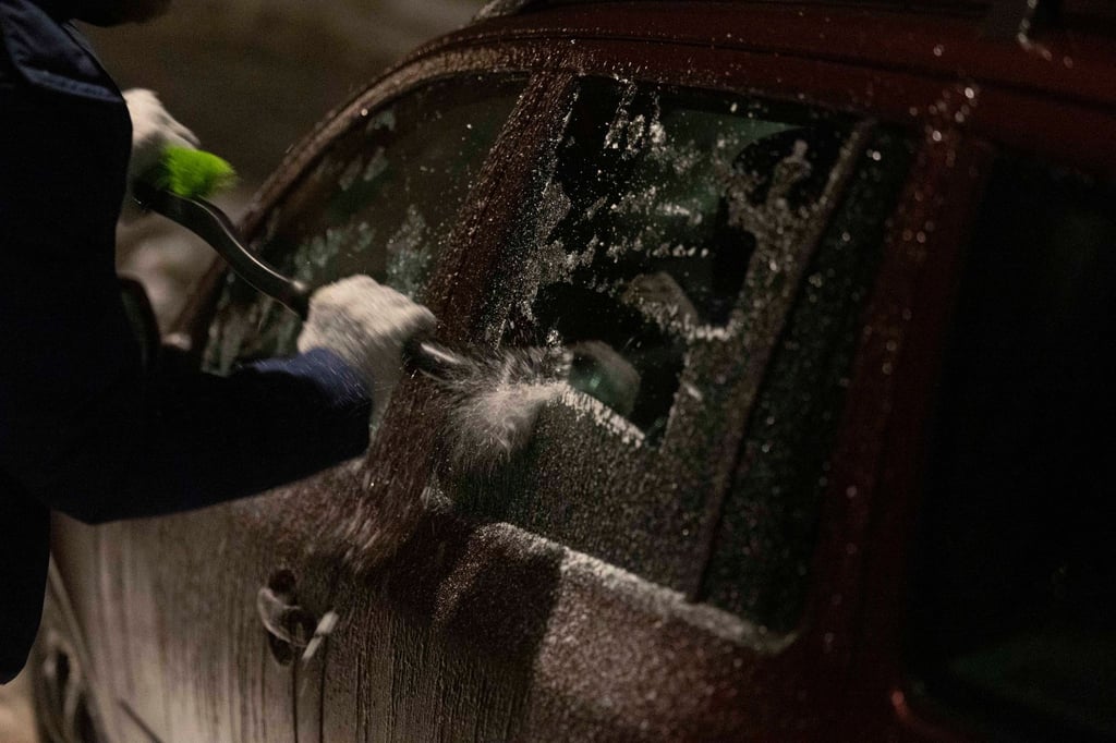 In Sachsen waren die Autos am Dienstag vereist.
