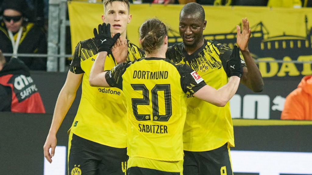 BVB-Stürmer Serhou Guirassy (rechts) gelang nach längerer Durststrecke wieder ein Tor.