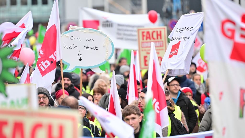 Bereits am 18. Dezember hatten Gewerkschaften im Rahmen der aktuellen Tarifrunde zu einem Warnstreik im öffentlichen Dienst Berlins aufgerufen. (Archivbild)
