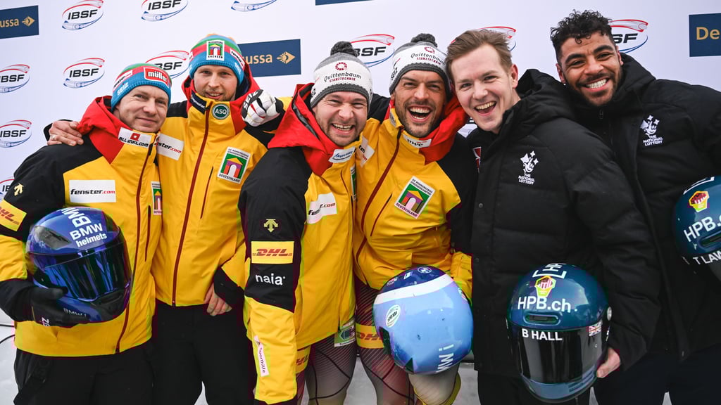 Der Sieg im Bob-Weltcup reicht ihm nicht: Georg Fleischhauer aus Halberstadt (3.v.r.) will auch bei Olympia in Cortina ganz oben auf dem Treppchen stehen. 