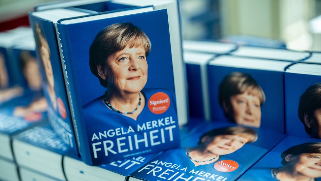 Die Osterburgerin Hanna Dittmar las die Autobiografie von Ex-Bundeskanzlerin Angela Merkel, fand darin den Hinweis auf Neukirchen (Altmark) im Landkreis Stendal und wandte sich an die Volksstimme Osterburg.