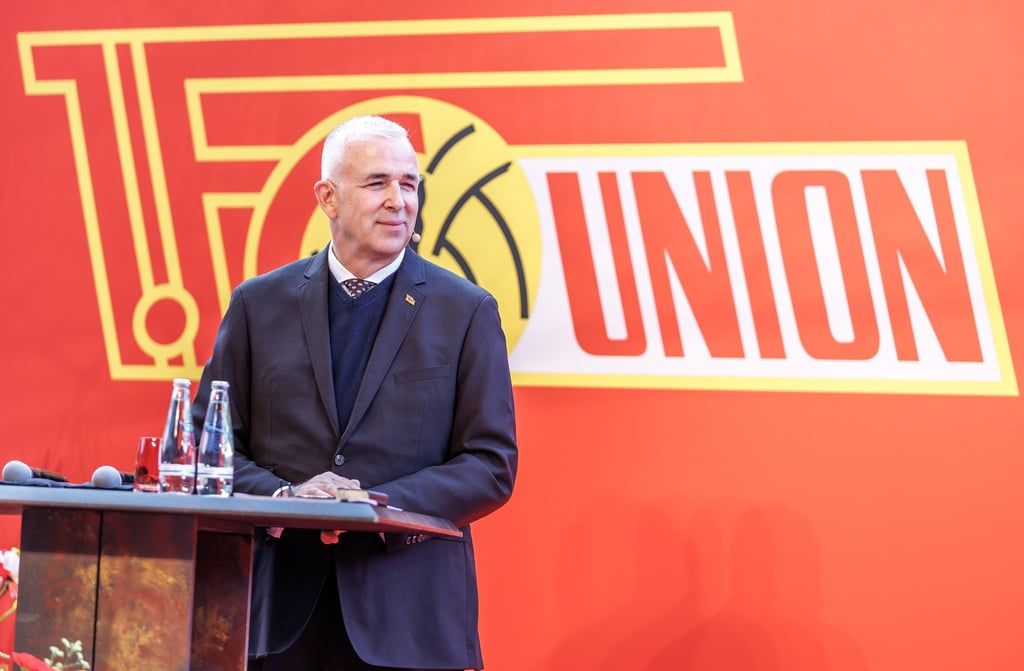 Dirk Zingler verkündet einen Überschuss im abgelaufenen Geschäftsjahr. (Archivbild)