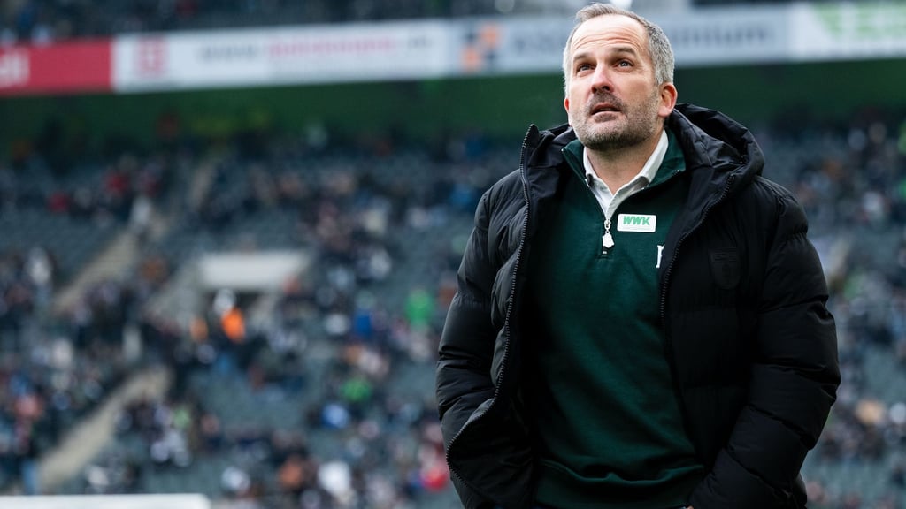 Viel Frust gab es für Augsburgs Trainer Manuel Baum beim 0:4 in Mönchengladbach.