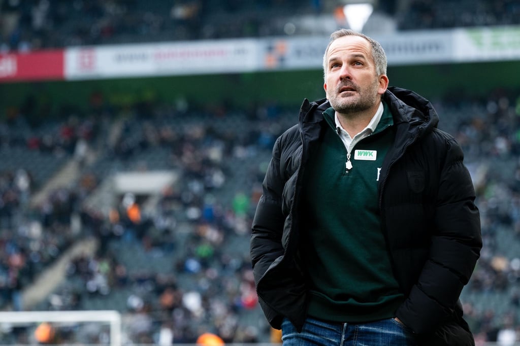 Viel Frust gab es für Augsburgs Trainer Manuel Baum beim 0:4 in Mönchengladbach.