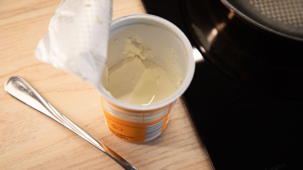 Einmal geöffnet, lässt sich ein Schmandbecher nicht mehr verschließen - oder?