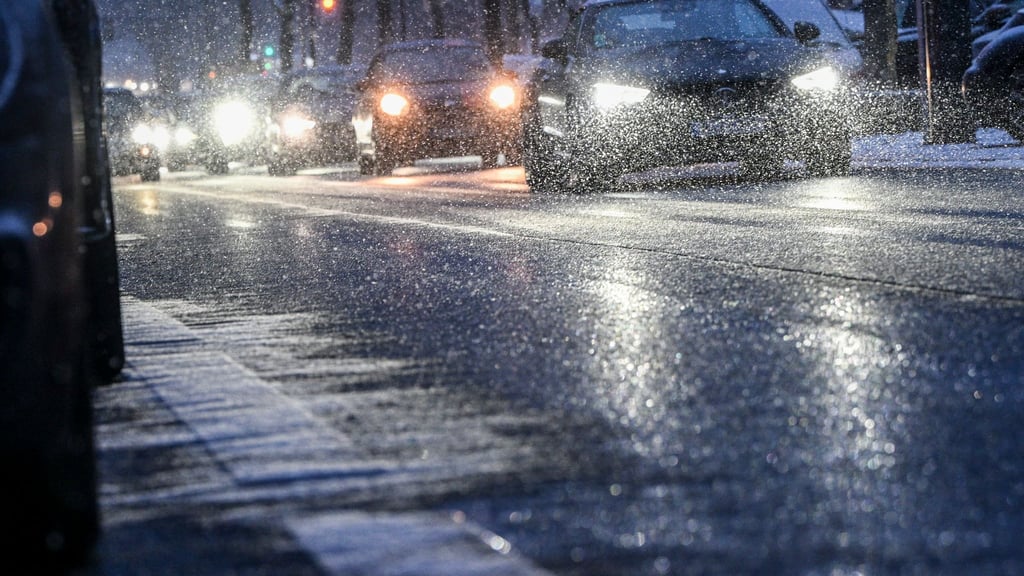 Der Deutsche Wetterdienst warnte vor Glatteis in Berlin und Brandenburg.