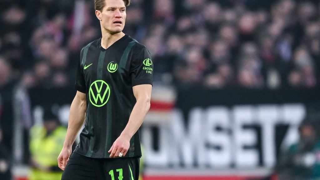 Kevin Behrens (hier im Trikot des VfL Wolfsburg) sorgte bei seinem neuen Club für negative Schlagzeilen. (Archivbild)