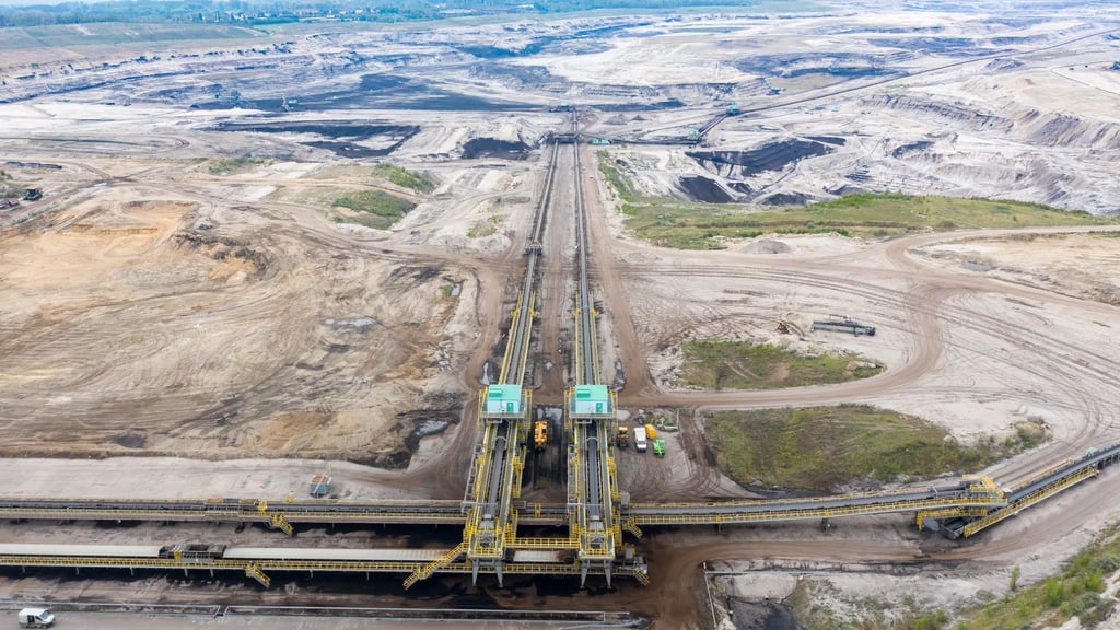 Das Archivfoto zeigt einen Blick in den Tagebau Profen im Burgenlandkreis. Auf dem Gelände sind offensichtlich zwei Kabeldiebe erwischt worden. 