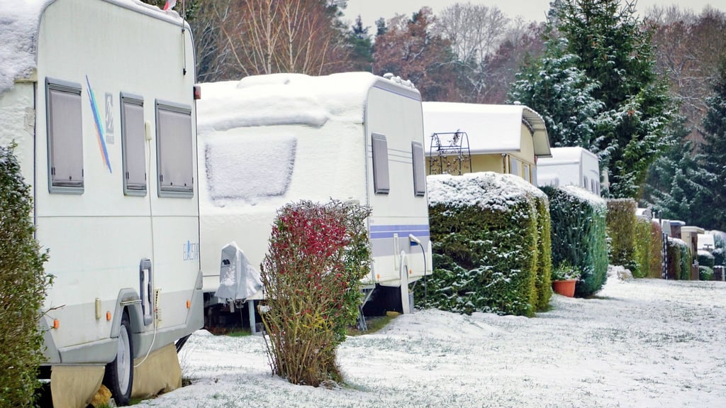Manch einen zieht es auch im Winter auf den Campingplatz.