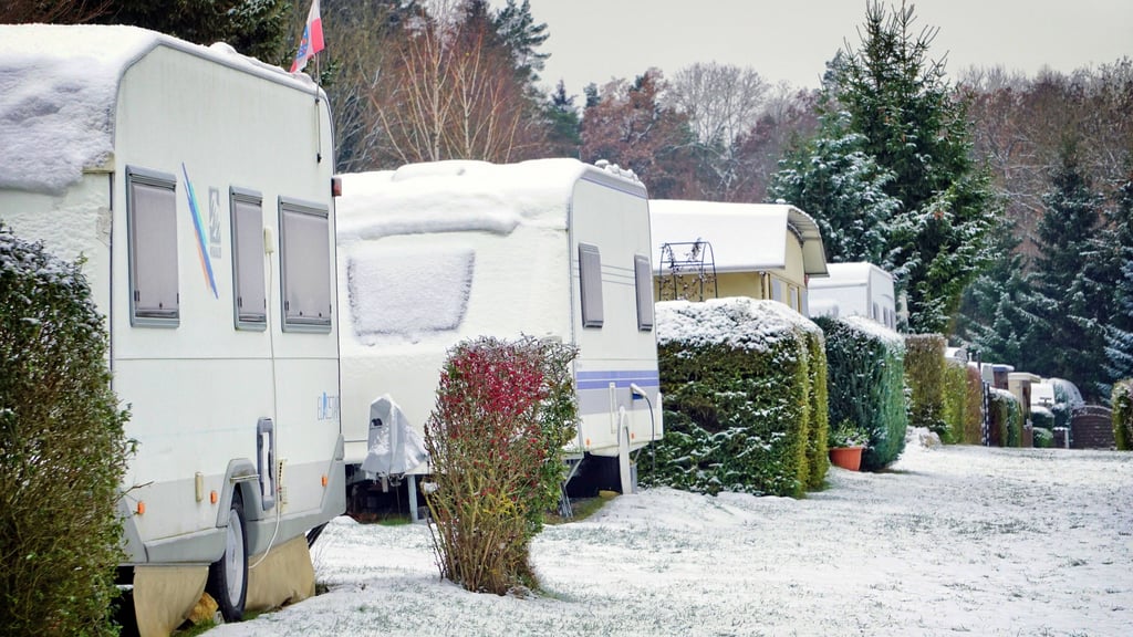 Manch einen zieht es auch im Winter auf den Campingplatz.