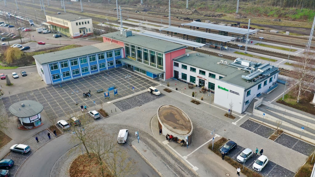 Blick auf den Bahnhof Sangerhausen aus der Luft.