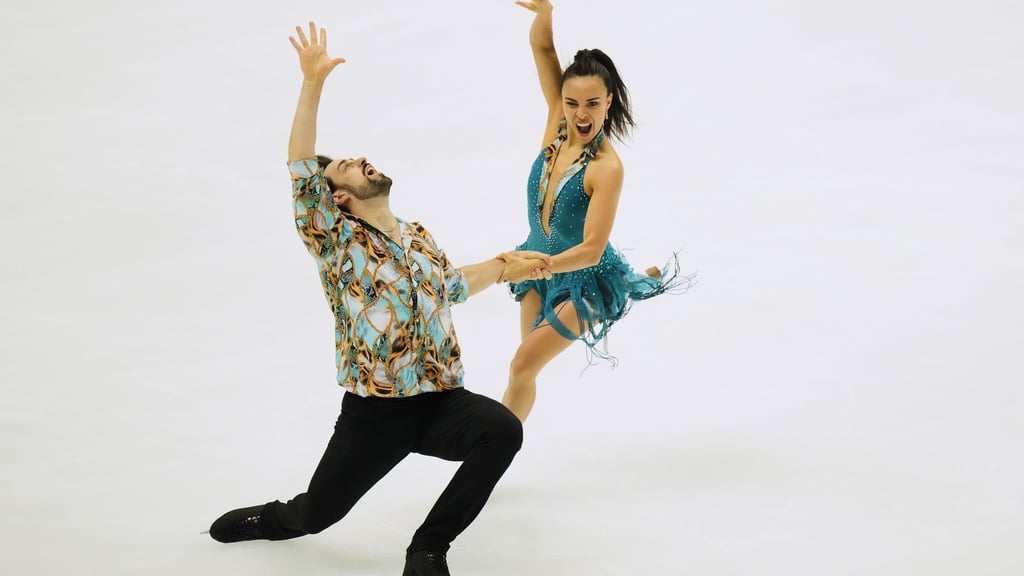 Die Eistänzer Jennifer Janse van Rensburg (r) und Benjamin Steffan müssen auf die Eiskunstlauf-EM verzichten. (Archivbild)