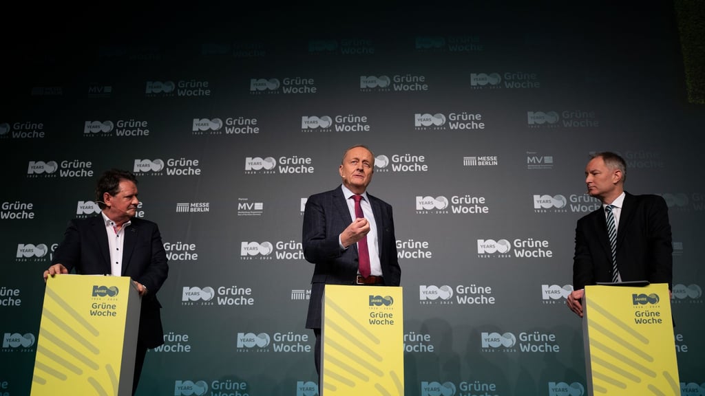 Die Landwirtschaft steht zu Beginn der Agrarmesse Grüne Woche unter Druck.