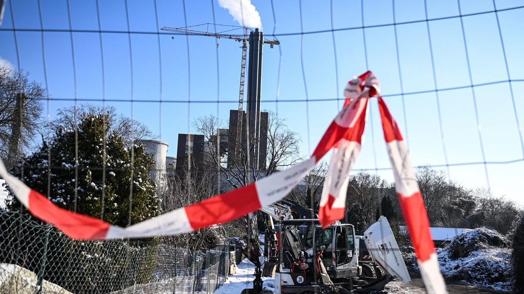 Brandenburgs Innenminister René Wilke (SPD) hält die kritische Infrastruktur nach dem Anschlag auf die Stromversorgung in Berlin nicht für ausreichend geschützt (Archivbild).