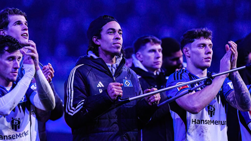 Yussuf Poulsen mit dem Team des HSV.