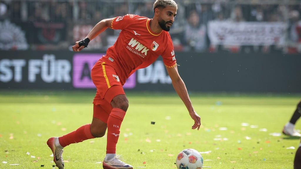 Kommt als Leihgabe vom FC Augsburg zu Hannover 96: Stürmer Elias Saad. (Archivbild)