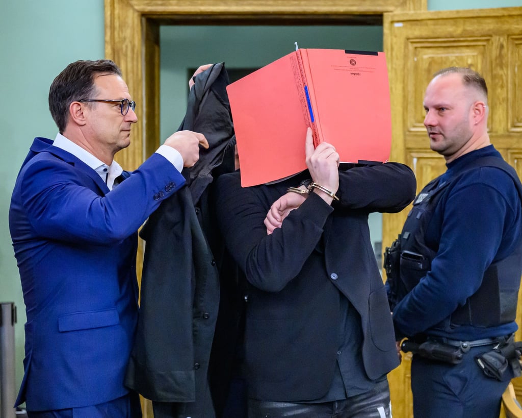 Der 27-Jährige soll mit einem Auto einen Polizisten erfasst und so tödlich verletzt haben.