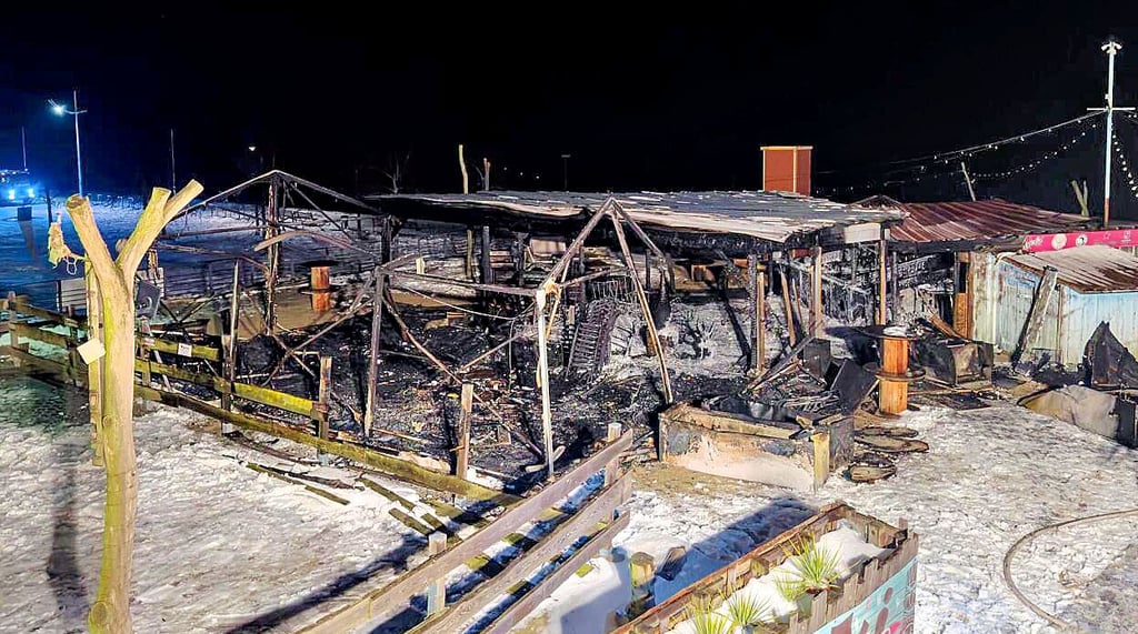 Nur noch Reste sind von der Bar und den Anbauten übriggeblieben.