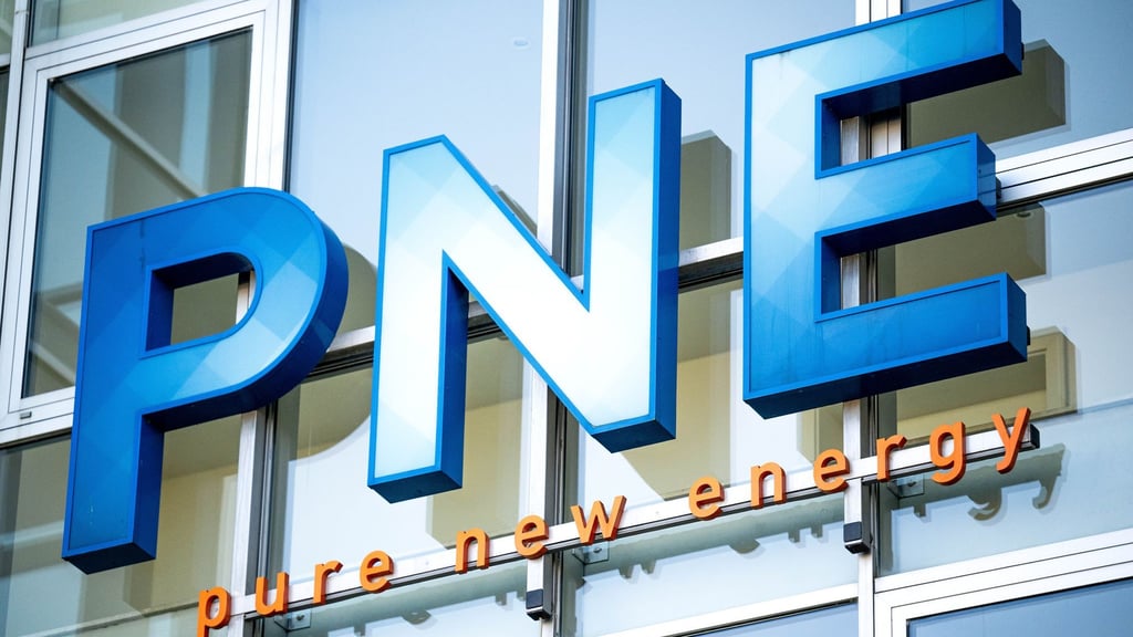 Der Windparkbetreiber PNE hat 2025 voraussichtlich weniger verdient als geplant. (Symbolbild)