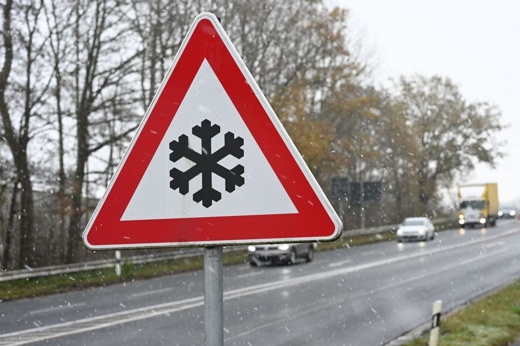 Auf den Straßen im Norden soll es glatt werden. (Symbolbild)