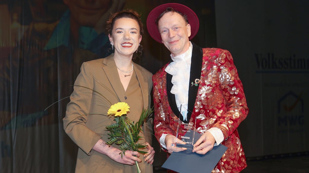 Reporterin Lena Bellon hielt bei der Gala zur Ehrung des „Magdeburger des Jahres 2025“ die Laudatio auf Holger Paech. 