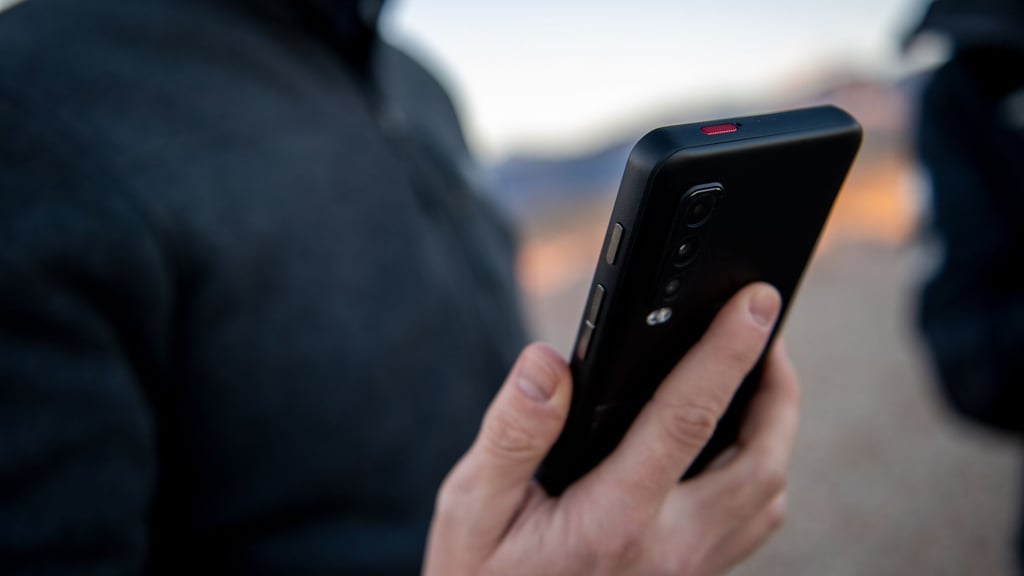 Per Fingertipp Sicherheit geben: Mit diesen Apps werden Notfallkontakte automatisch alarmiert.