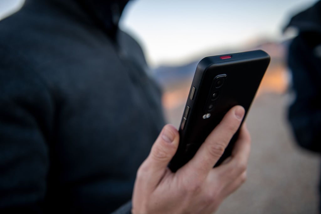 Per Fingertipp Sicherheit geben: Mit diesen Apps werden Notfallkontakte automatisch alarmiert.