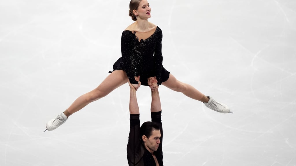 Minerva Hase und Nikita Volodin liegen nach dem Kurzprogramm bei der EM auf dem zweiten Platz.