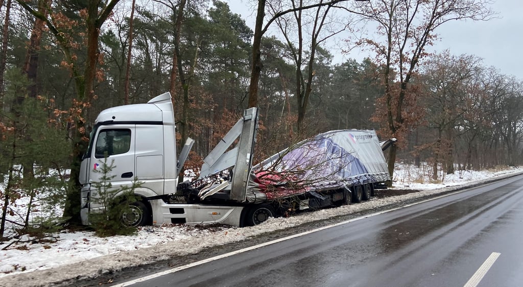 Lkw-Unfall an der B246a zwischen Madel und Burg-Ost.