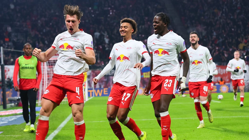 RB-Abwehrchef Willi Orban erzielt mit seinem ersten Saisontreffer das 1:0 gegen Freiburg.