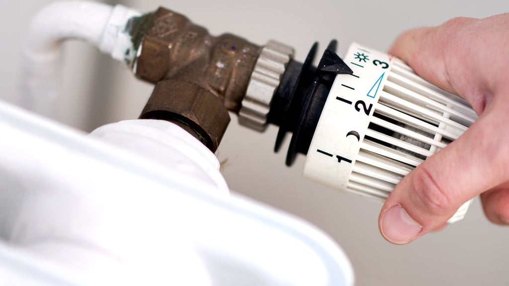 Sachsen steht laut Prognose vor kräftigen Heizkostensprüngen: Haushalte mit Fernwärme müssen rund 18 Prozent mehr zahlen als im Vorjahr. (Symbolbild)