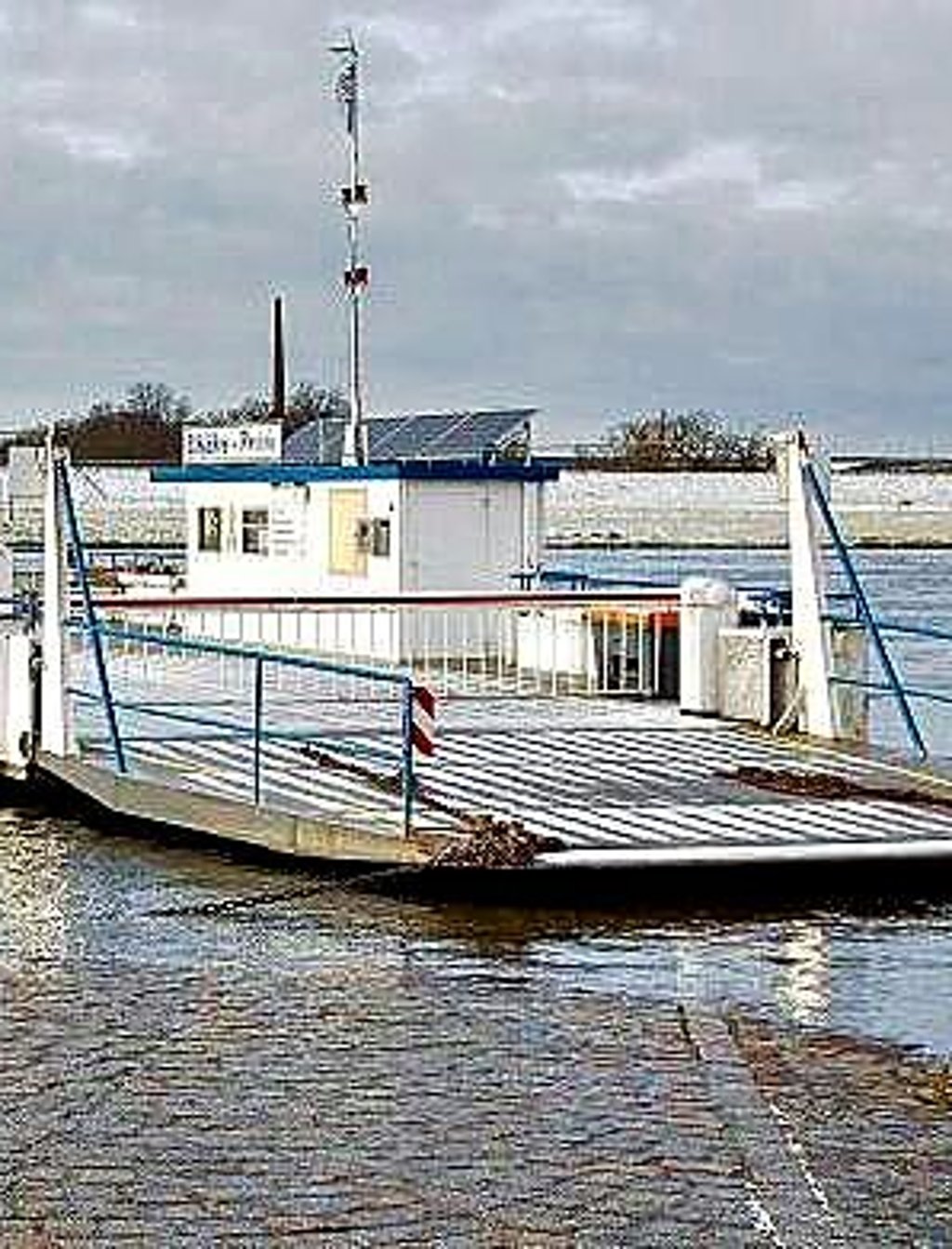 Auch die  Fähre in Prettin kann derzeit  nicht  über die Elbe fahren.