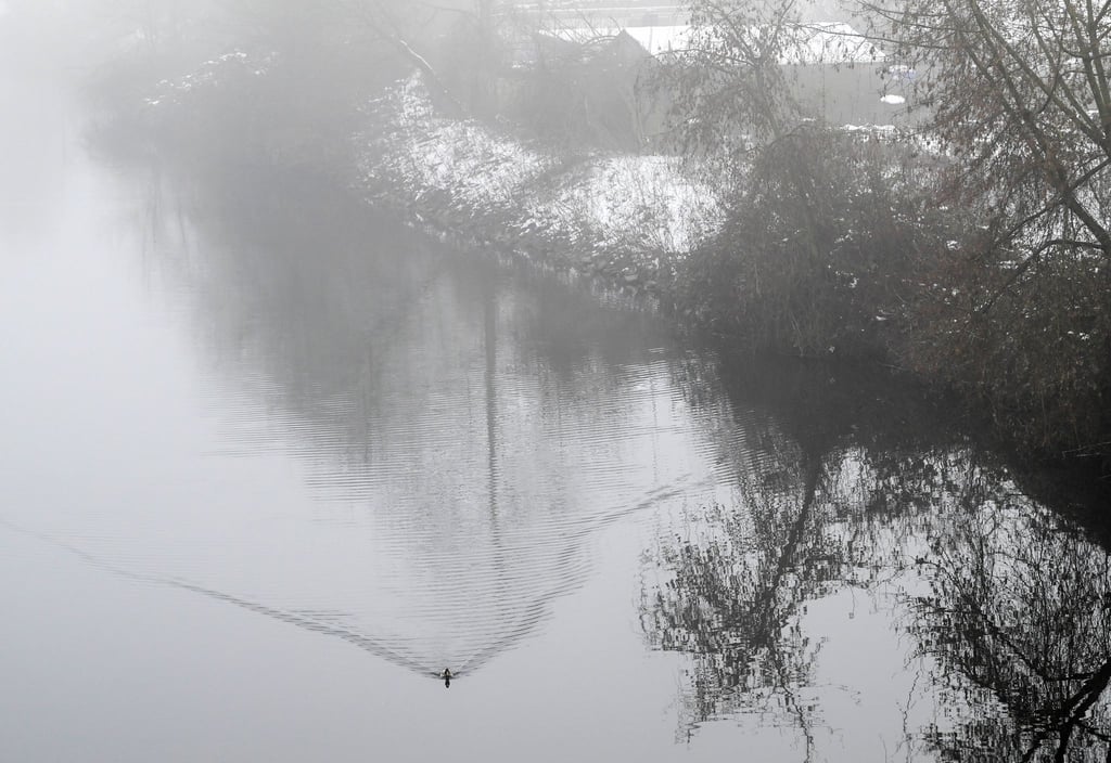 Der DWD prognostiziert neben anhaltender Glätte auch Nebel.
