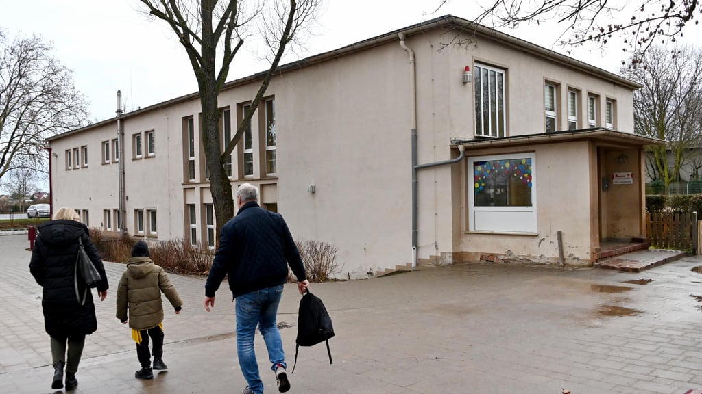Das Hortgebäude in Magdeburg ist sanierungsbedürftig. Doch die Verwaltung will die geplante Instandsetzung nun nicht mehr durchführen.