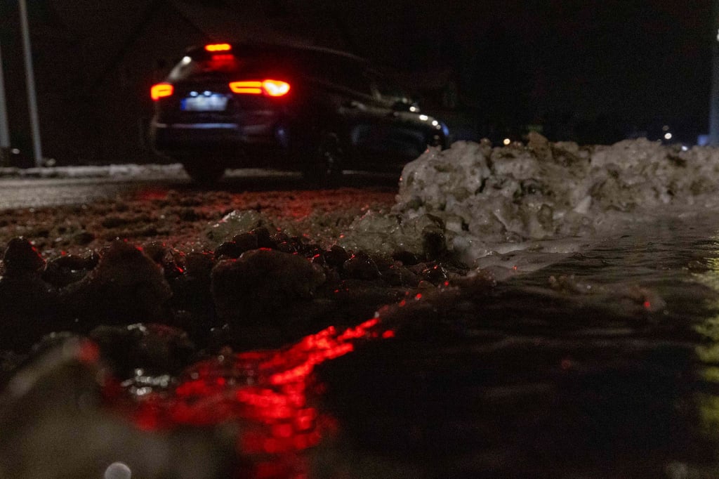 In Sachsen ist am Morgen noch einmal mit glatten Straßen zu rechnen.