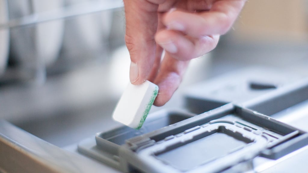 Bei Tabs für die Geschirrspülmaschine gibt es große Unterschiede.