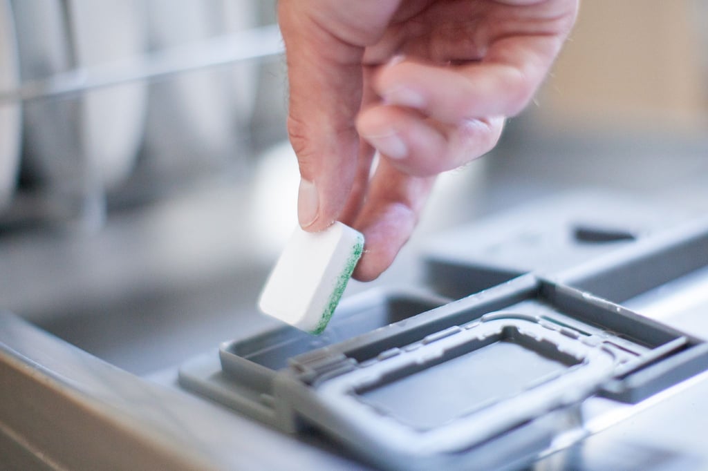 Bei Tabs für die Geschirrspülmaschine gibt es große Unterschiede.