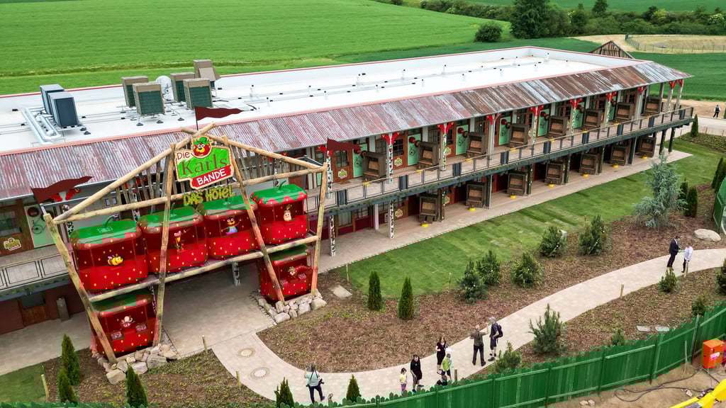 2025 wurde das Waldo-Hotel inmitten des Erlebnis-Dorf in Döbeln eröffnet. Dort ist Platz für bis zu 60 Familien.