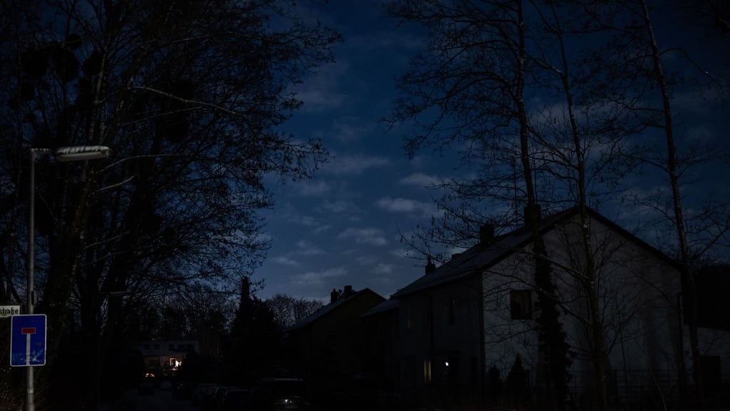 In einigen Straßenzügen in Dessau blieb es am Dienstagabend dunkel. 
