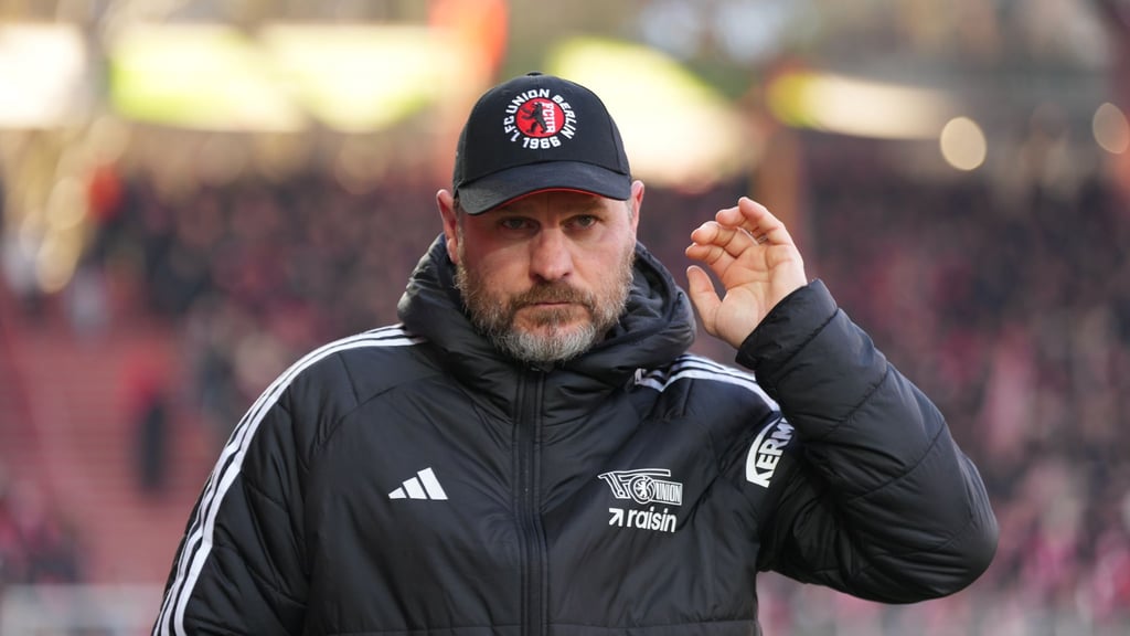 Steffen Baumgart hat seinen Vertrag als Chefcoach bei Union Berlin verlängert. (Archivbild)