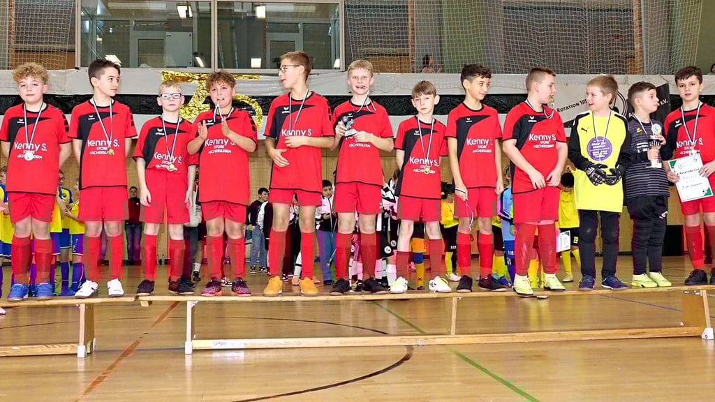 Die E-Junioren des SV Lok Aschersleben sprangen nach den Absagen anderer Teams spontan ein und sicherten sich den Turniersieg. 