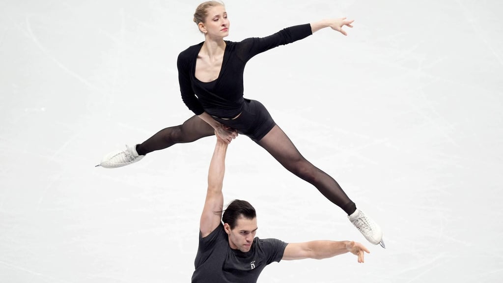 Minerva Hase und Nikita Volodin - hier im Training - liegen nach dem Kurzprogramm bei der EM auf dem zweiten Platz.