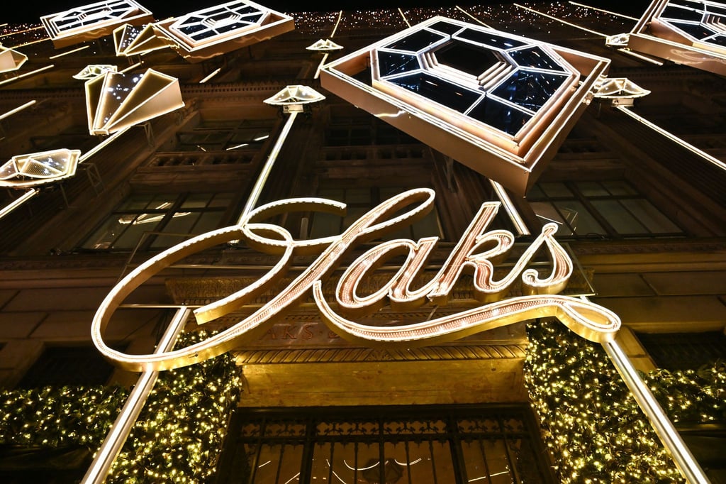 Saks Global entstand 2024 aus der Fusion der US-Luxuskaufhausketten Saks Fifth Avenue und Neiman Marcus. (Archivbild)