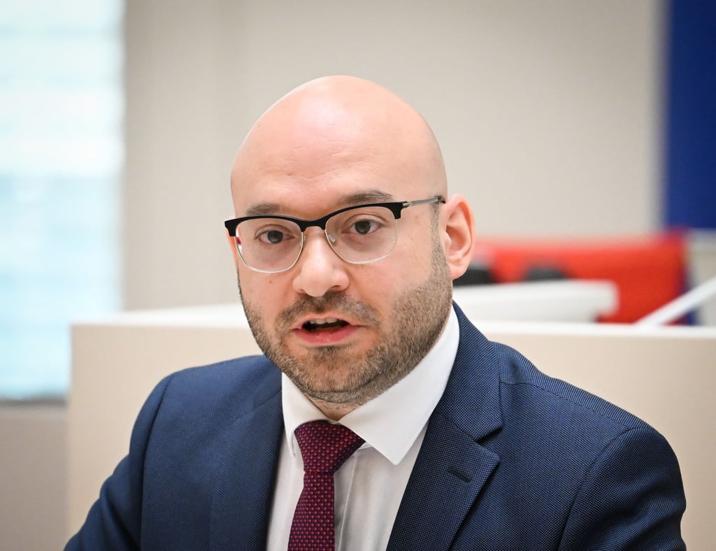 Brandenburgs Innenminister René Wilke (SPD) berichtet von zwei Fällen, die beim Verfassungstreue-Check entdeckt wurden (Archivbild).